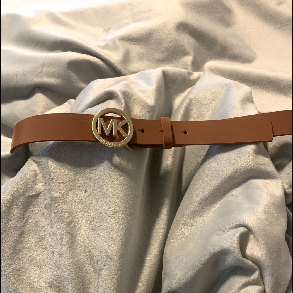 Micheal Kors women’s brown leather belt (Lg)